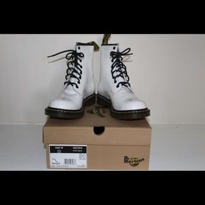 Dr. Martens White Patent Lamper Size 11 (EU 43)